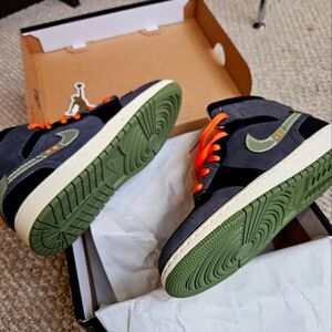 Air Jordan 1 Mid SE Craft in Anthracite/Sky J Lt Olive